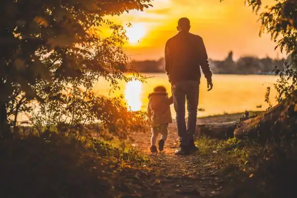 image of dad and child - parental alienation Wellingborough